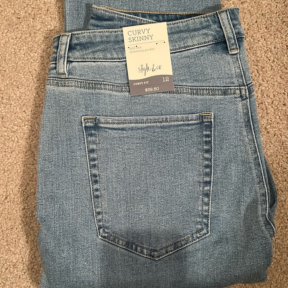 Curvy skinny jeans